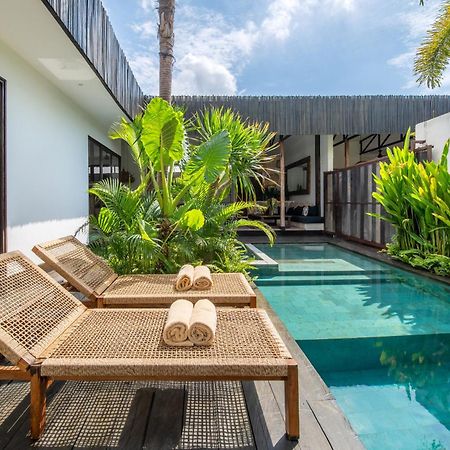 Villa Yogi Surf 3 Canggu Buitenkant foto